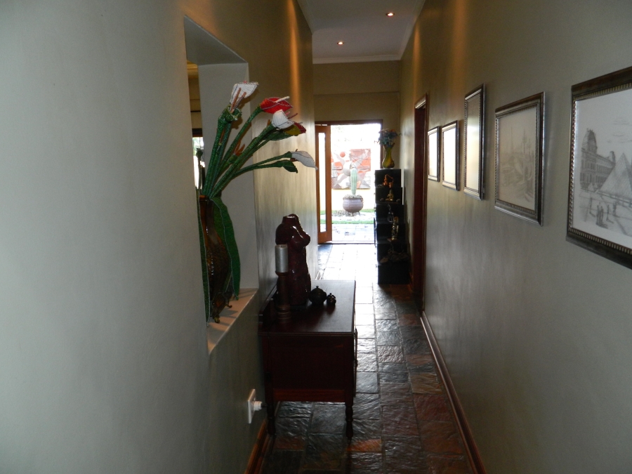 5 Bedroom Property for Sale in Wellington Central Western Cape